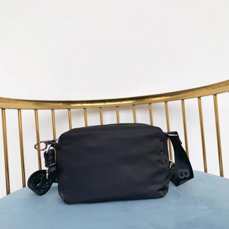 Изысканная сумка через плечо Burberry серии B