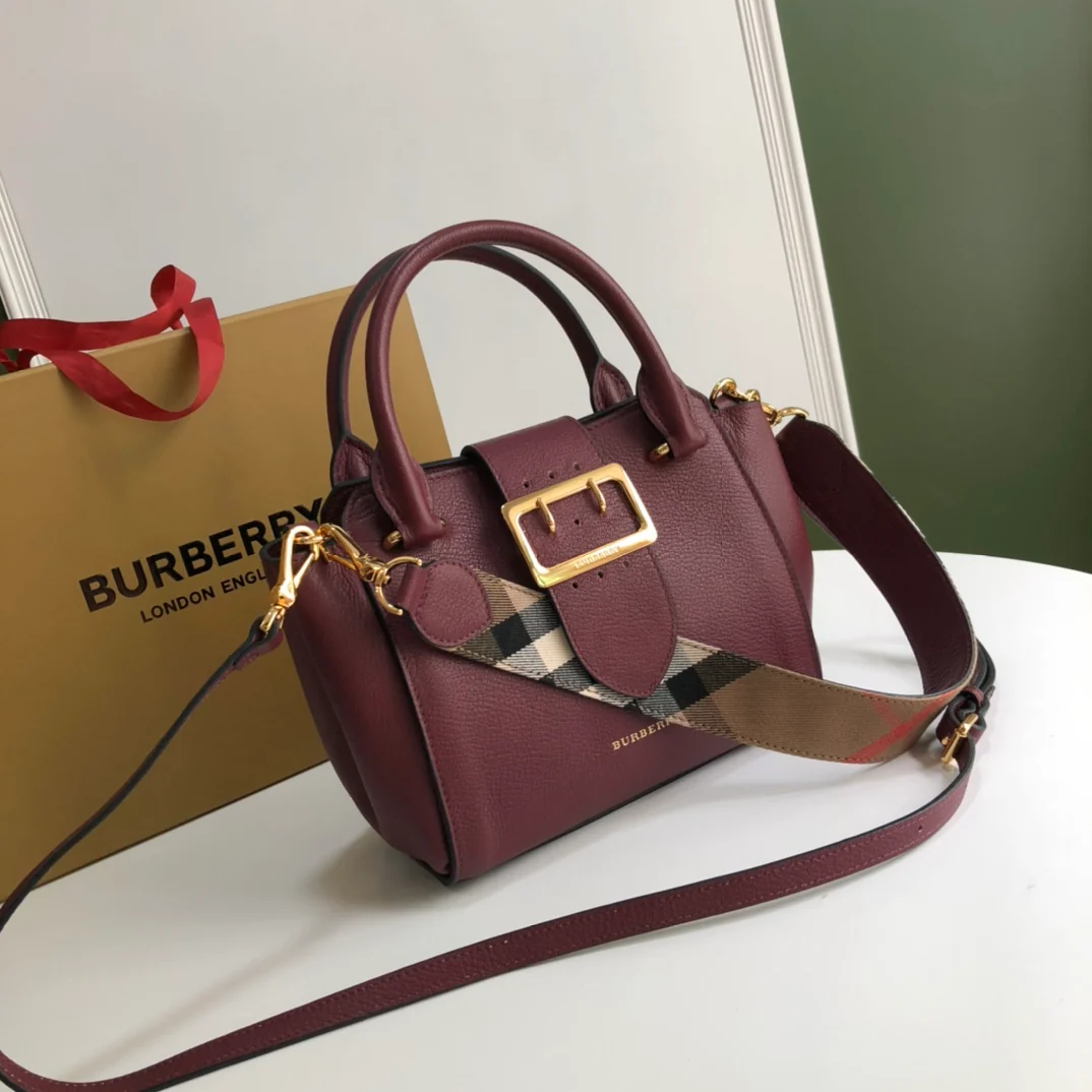 Сумка/наплечная сумка Burberry The Buckle Bag бордового цвета.