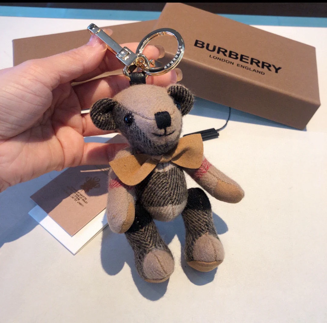 Брелок в виде медведя от Burberry