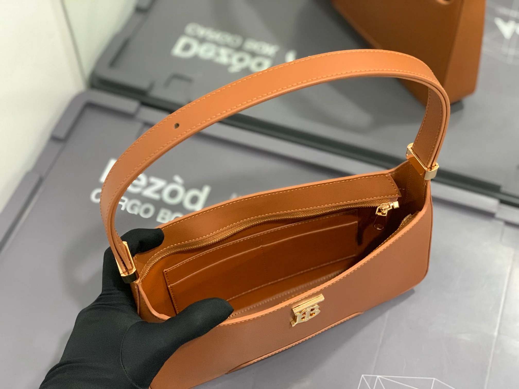 Burberry - Новая сумка через плечо TB - Коричневая