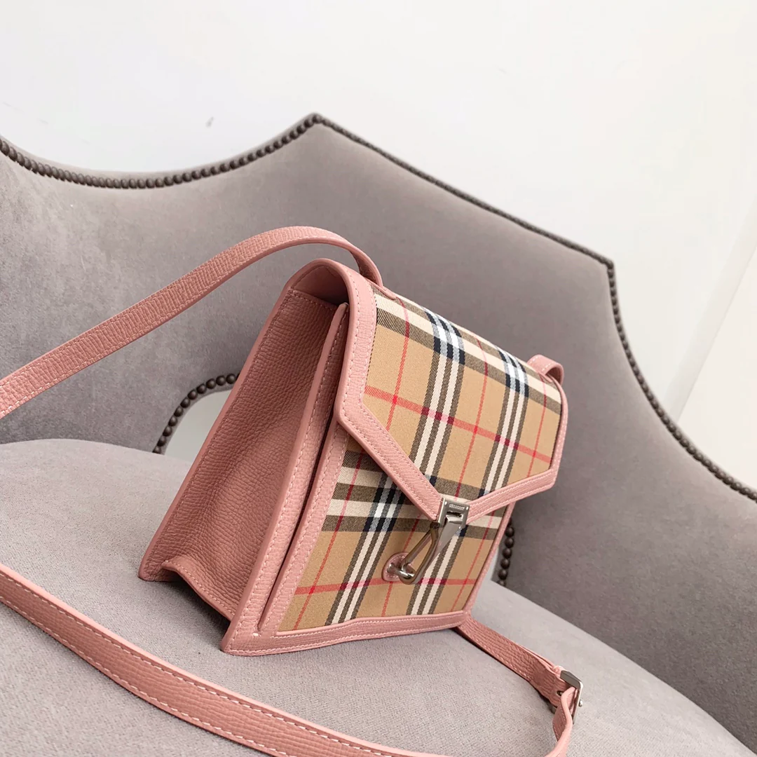 Новая винтажная клетчатая сумка через плечо Burberry 2022 года - розовая.