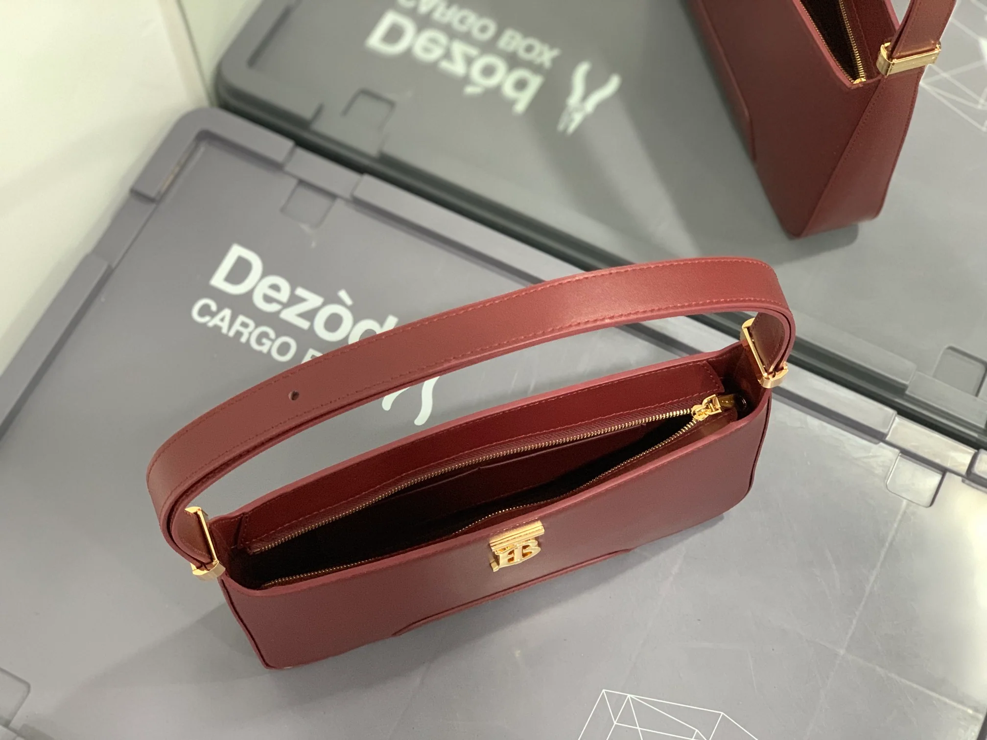 Burberry - Новая сумка через плечо TB - Бордовая