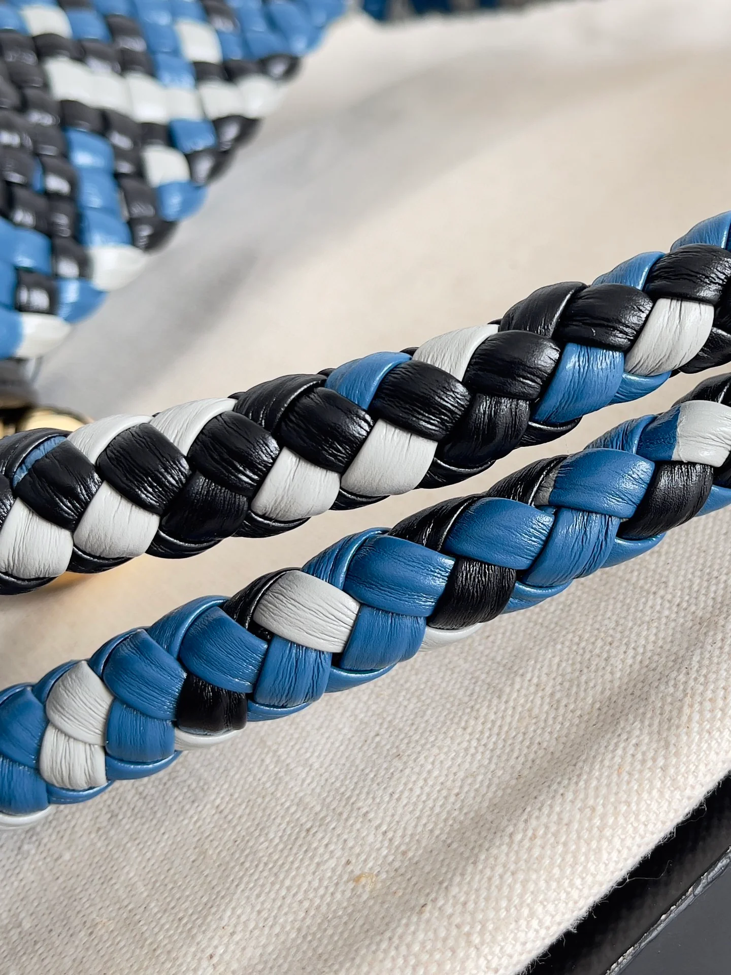 BV - Плетеная сумка с ручкой - Лоскутная синяя