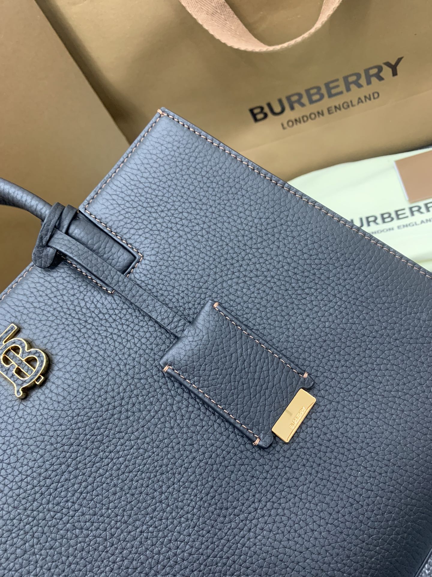 Сумка-тоут Burberry Frances из зернистой кожи - черная - 32 см
