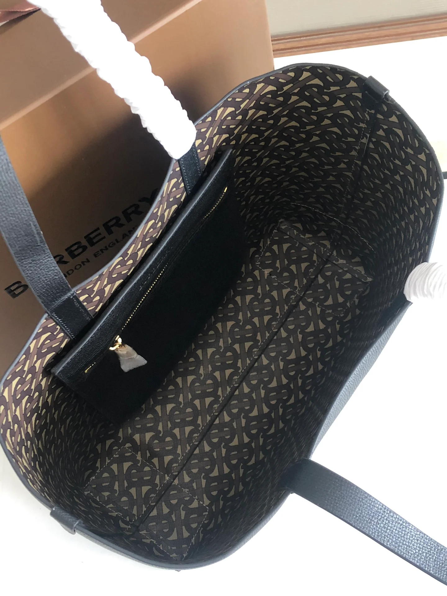 Burberry - Кожа с покрытием - Новейшая сумка-тоут - Черная