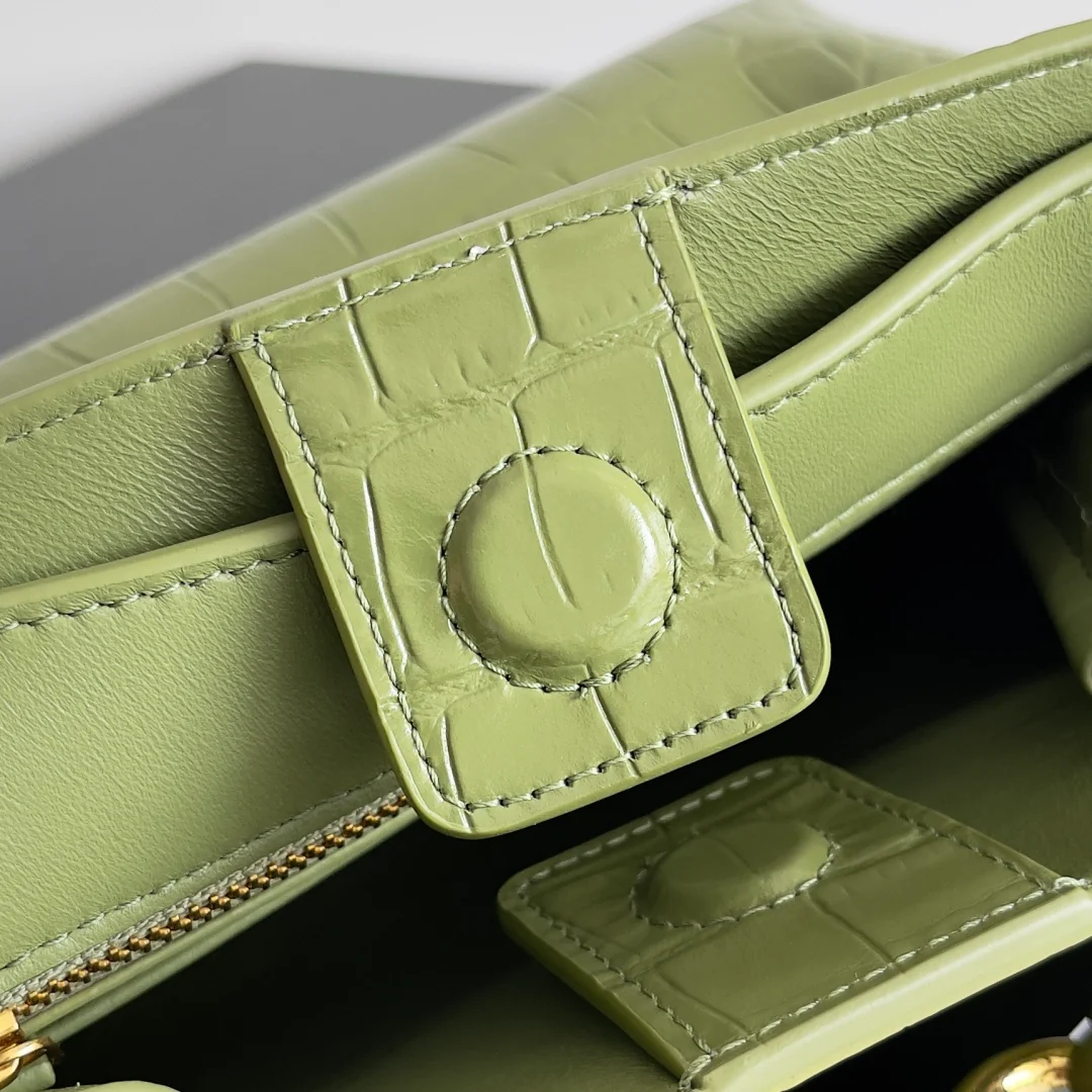 BV - Сумка Andiamo из крокодиловой кожи - зеленая