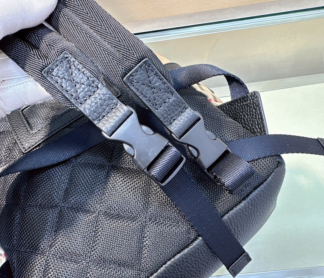 Классический клетчатый рюкзак Burberry