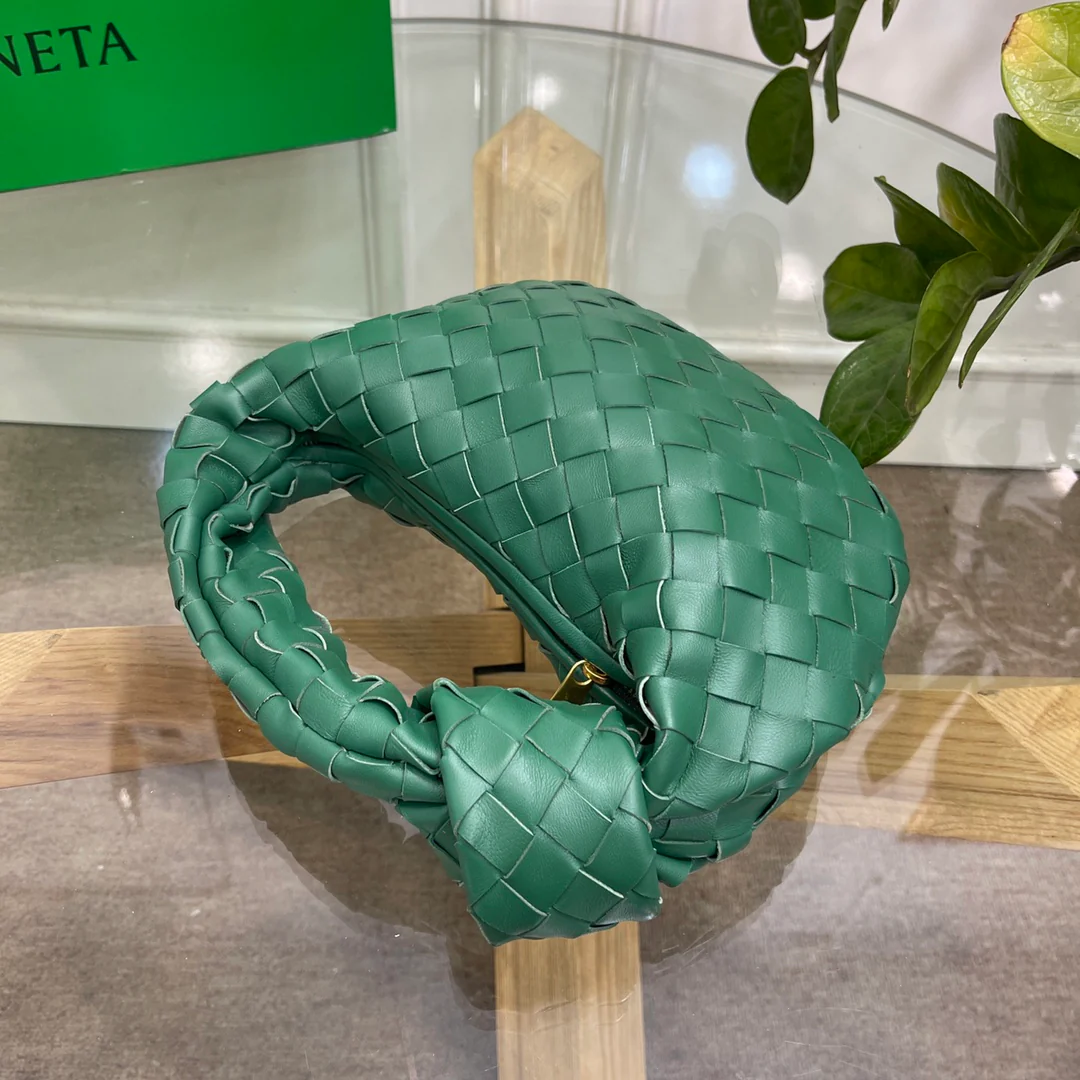 Круглая плетеная сумка-хобо BV Jodie с узлом - 27x22x3 см - 2 шт.