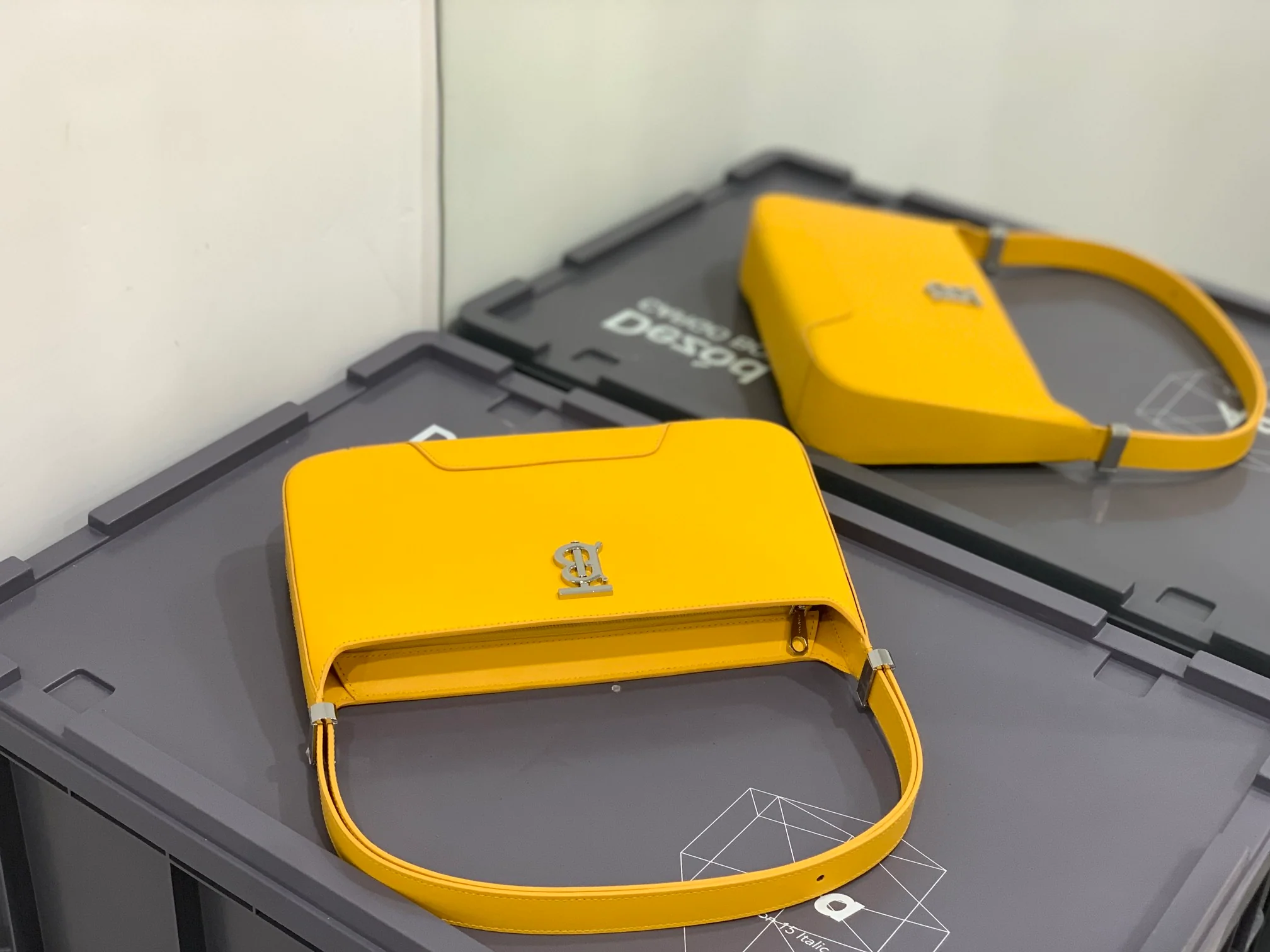 Новая сумка через плечо Burberry TB — желтая.