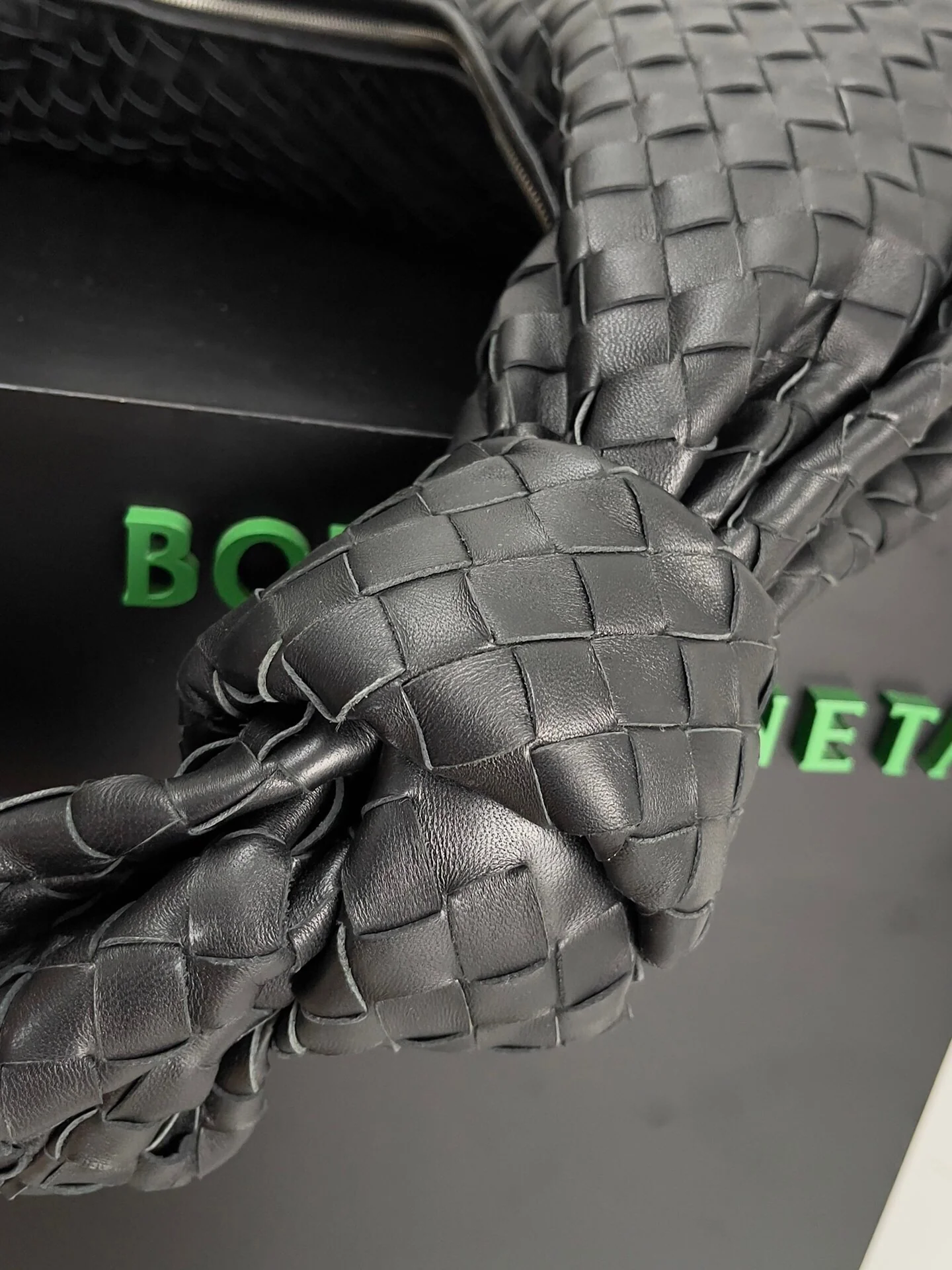 Сумка через плечо BV из замши - Очень большая - Черная