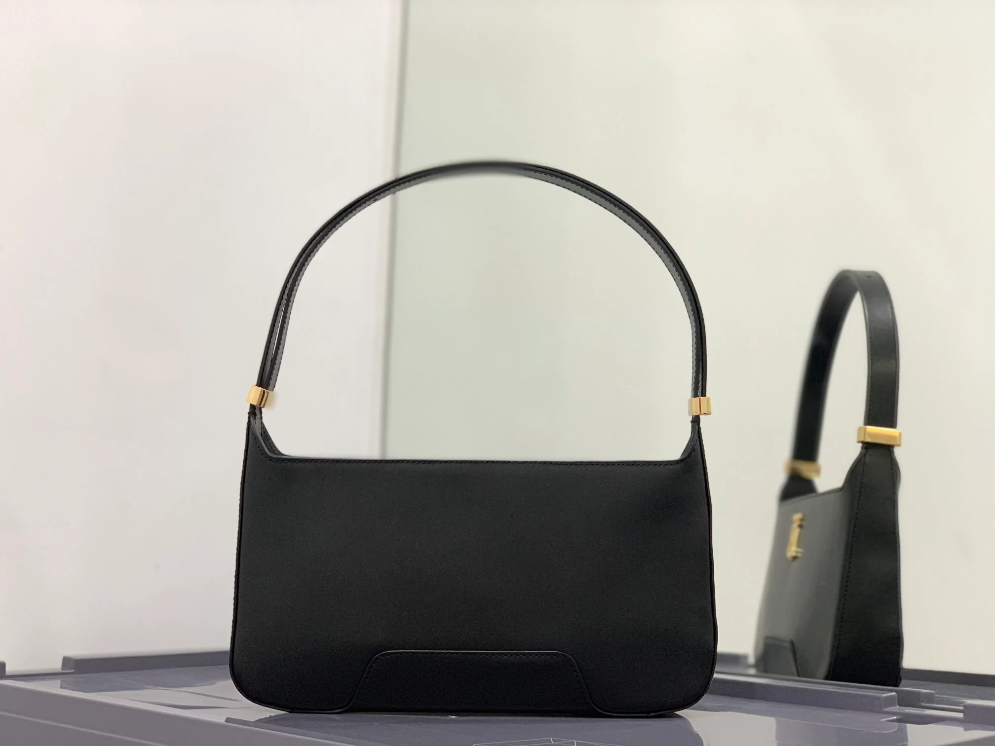 Новая сумка через плечо Burberry TB - черная.