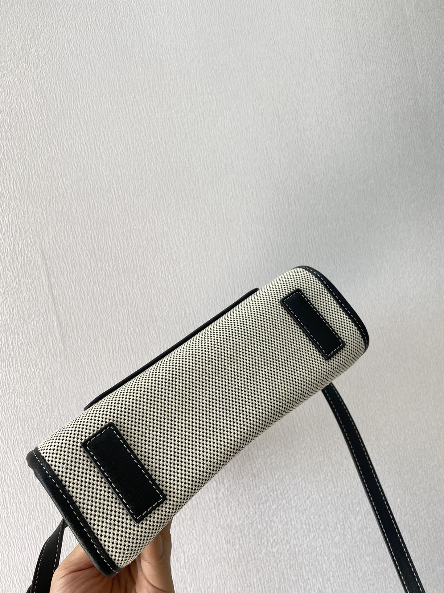 Сумка Burberry Freya - черная