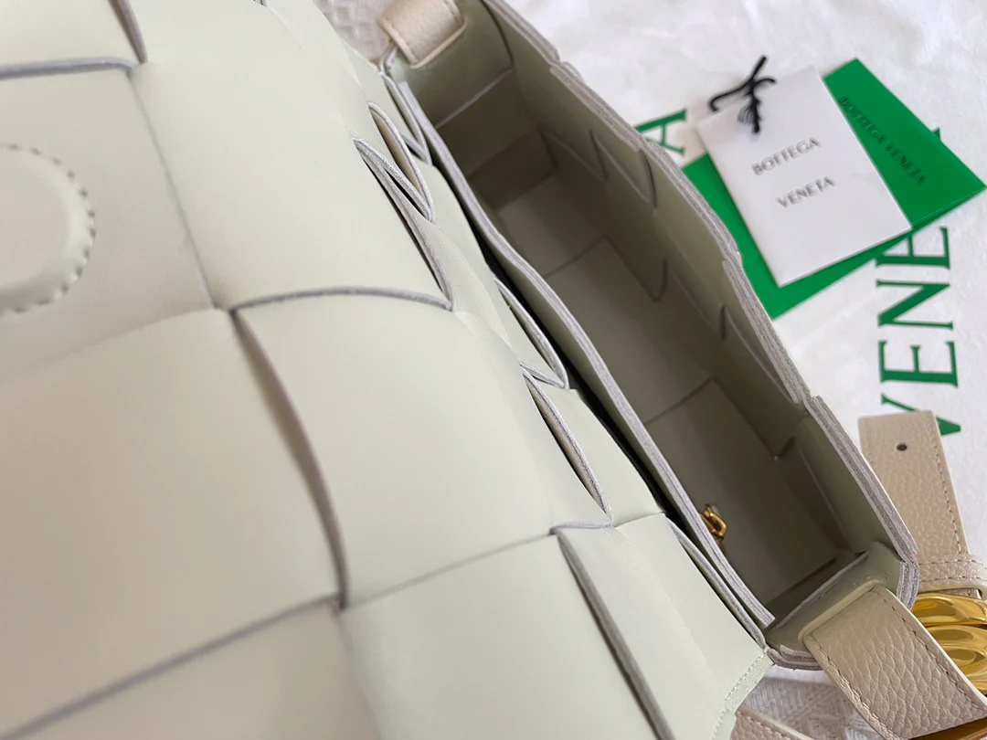 Сумка-переноска BV из зернистой кожи, 23х15х5 см.