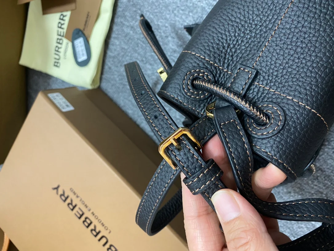 Сумка-ведро Burberry из зернистой кожи - Маленькая - Черная