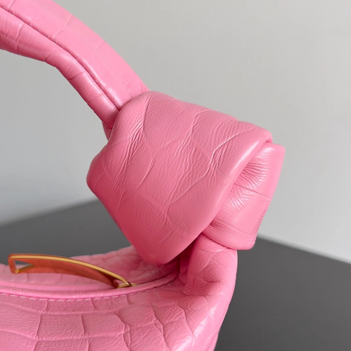 Сумочка BV Jodie с узлом - Мини - Персиково-розовая