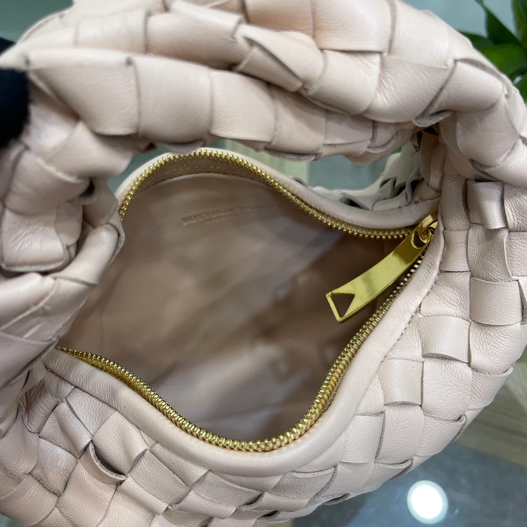 Плетеная круглая сумка-хобо BV Jodie с узлом - Размер 27х22х3 см - 5