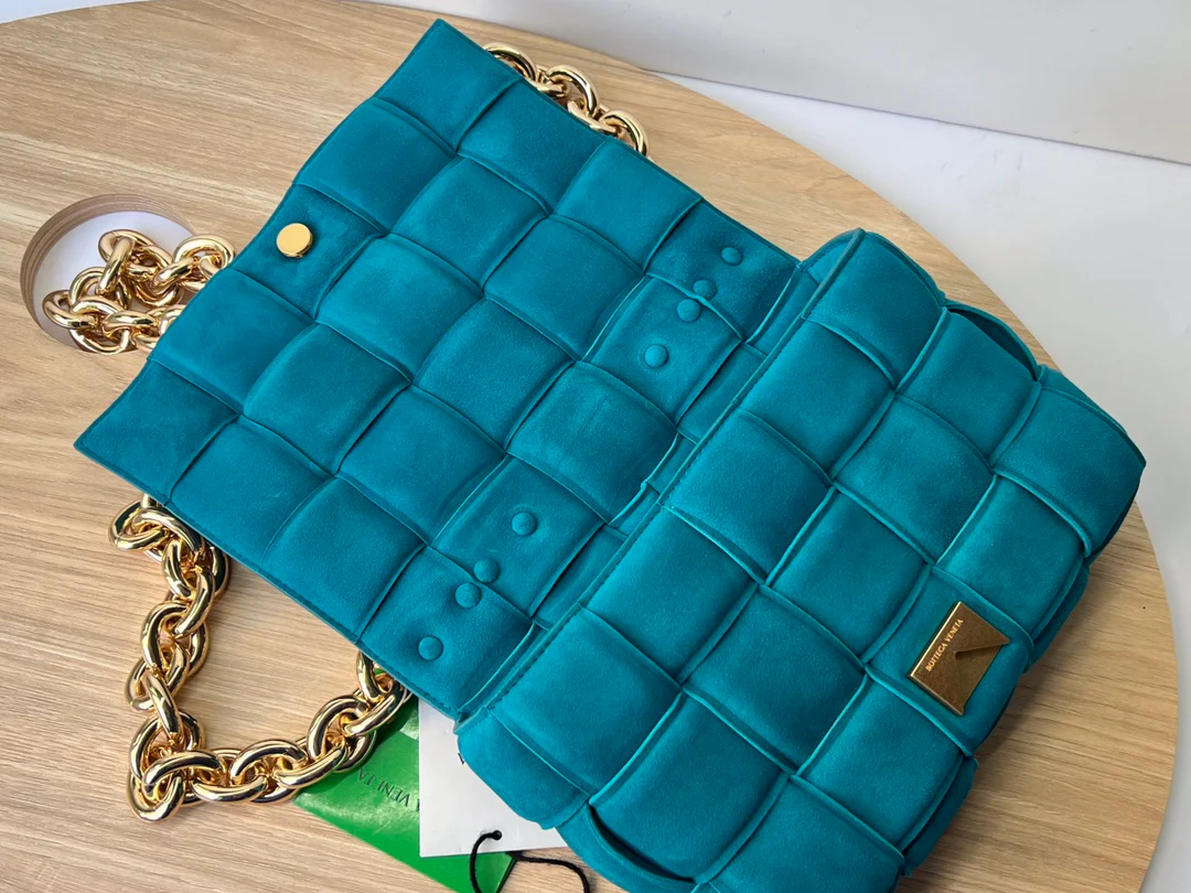 Сумка-мешок BV с цепочкой для кассет, из овечьей кожи, 27х10х18 см.