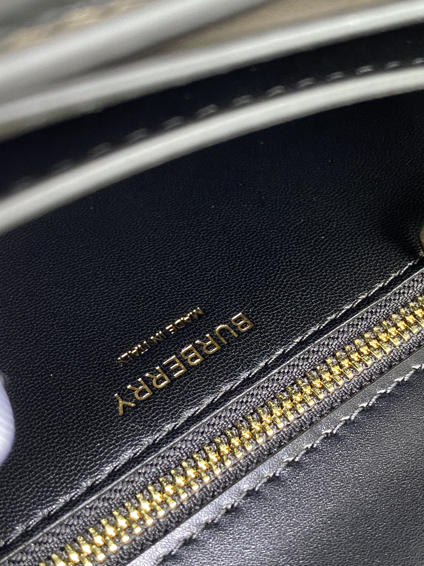 Сумка-письмо из коллекции Burberry TB - Черная