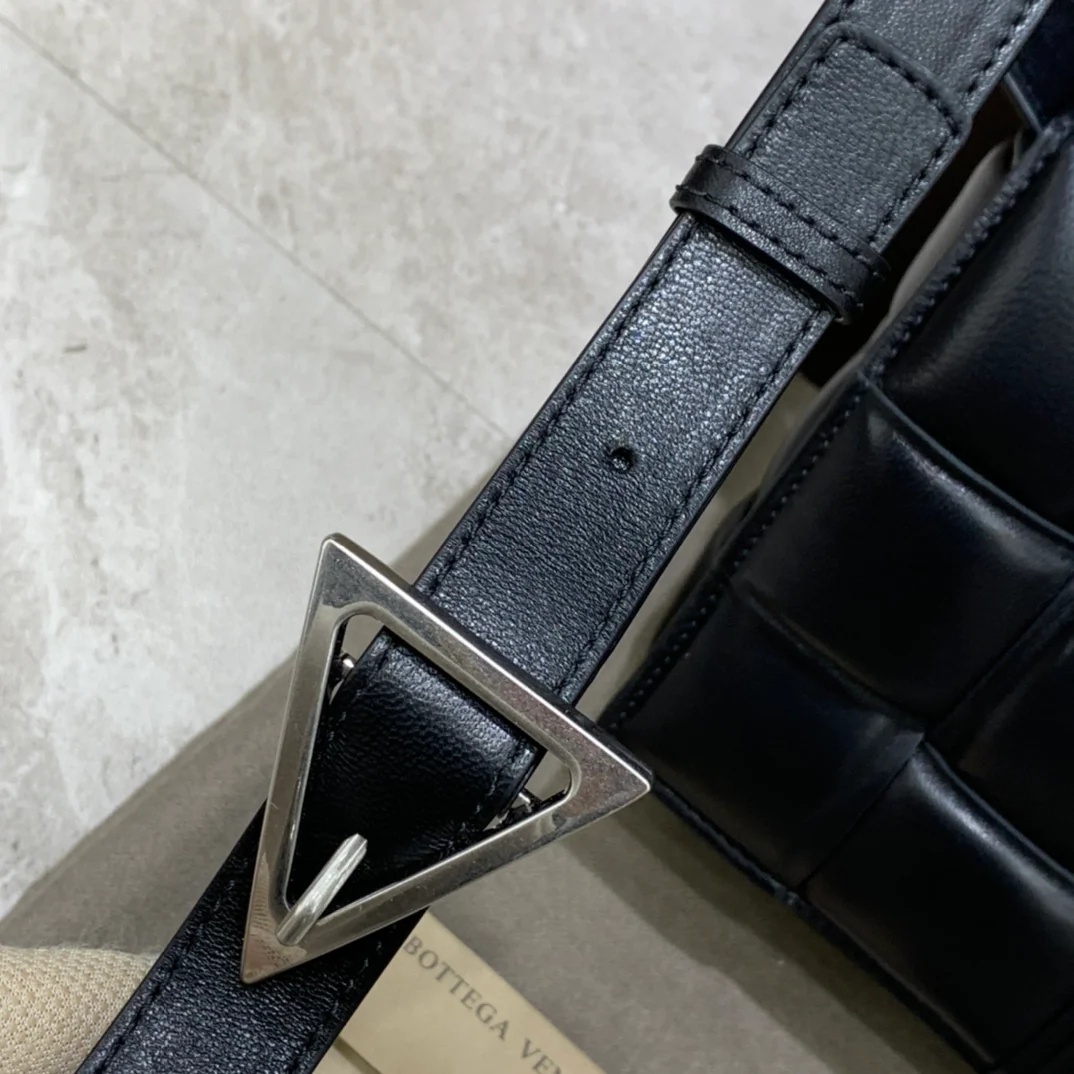 Сумка-мешок для кассет BV из плетеной кожи/подушка/телячья кожа/26х18х8 см/2