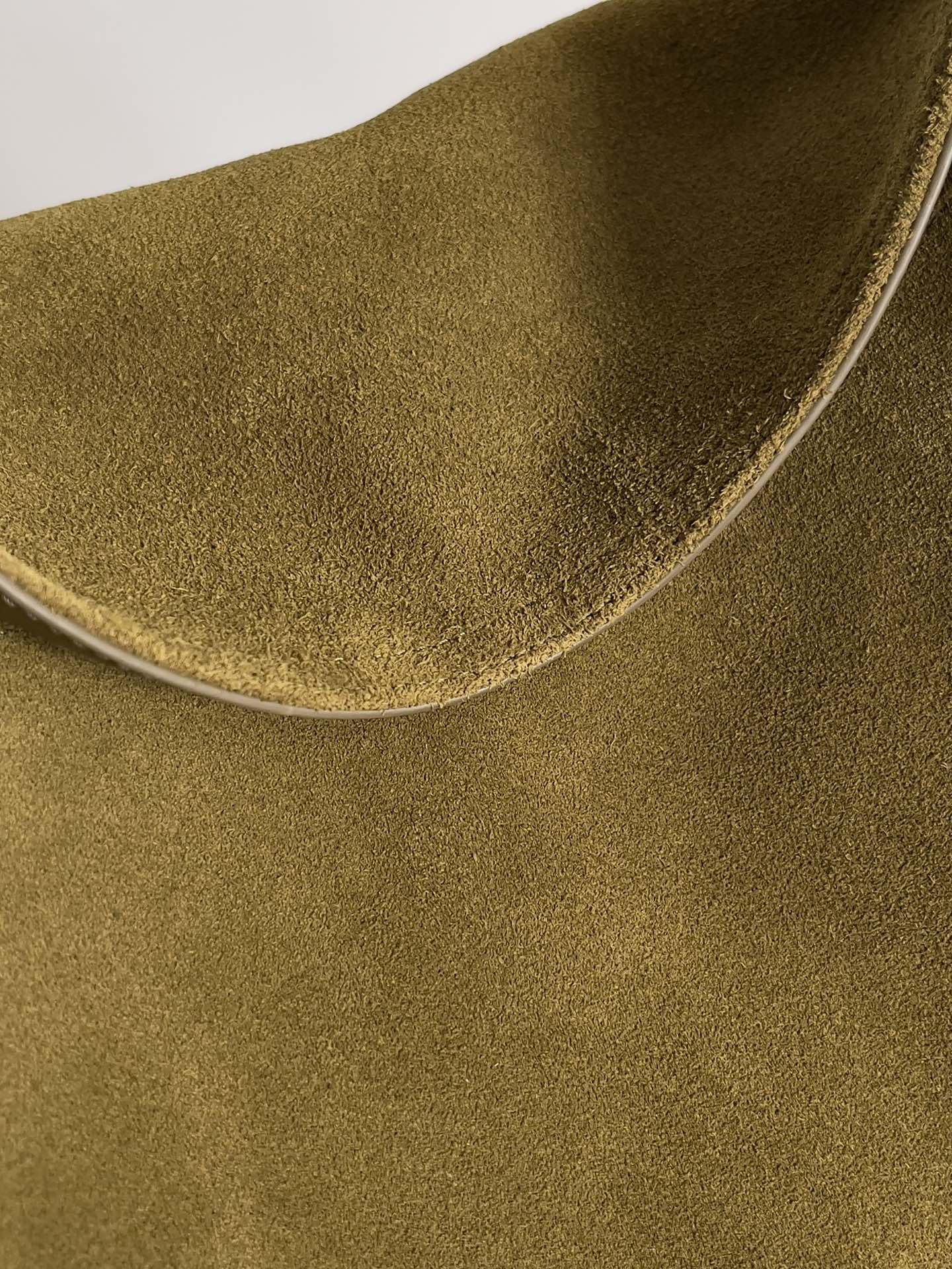 Сумка-тоут BV через плечо - Замша - Горчично-зеленый