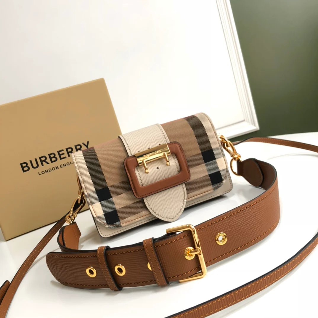 Сумка Burberry The Buckle, коричневая - 1 шт.