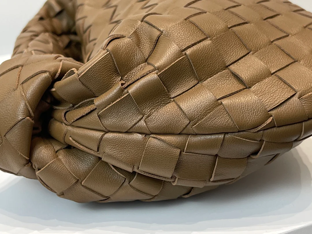 Сумка BV Mini Jodie Croissant Bag, 27x9x23 см.