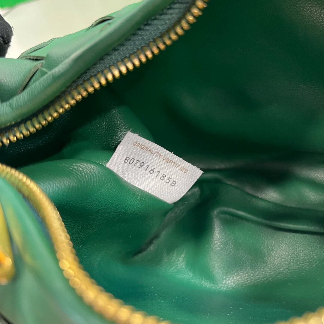 Круглая плетеная сумка-хобо BV Jodie с узлом - 27x22x3 см - 2 шт.