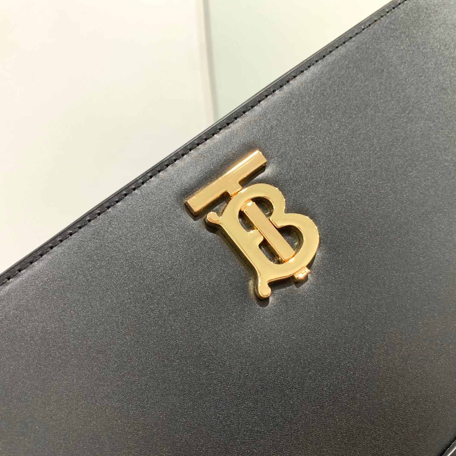 Новая сумка через плечо Burberry TB - черная.