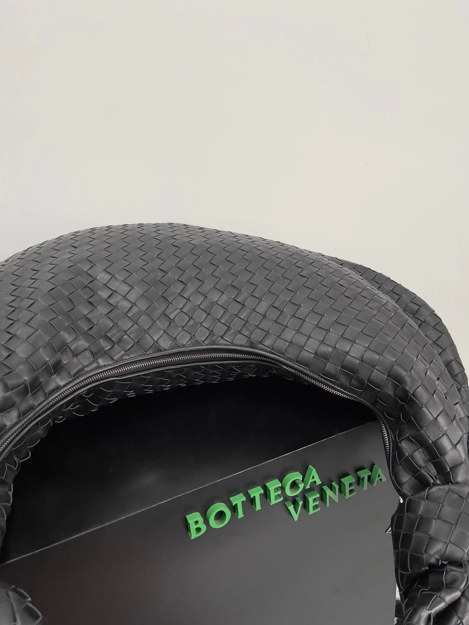 Сумка через плечо BV из замши - Очень большая - Черная