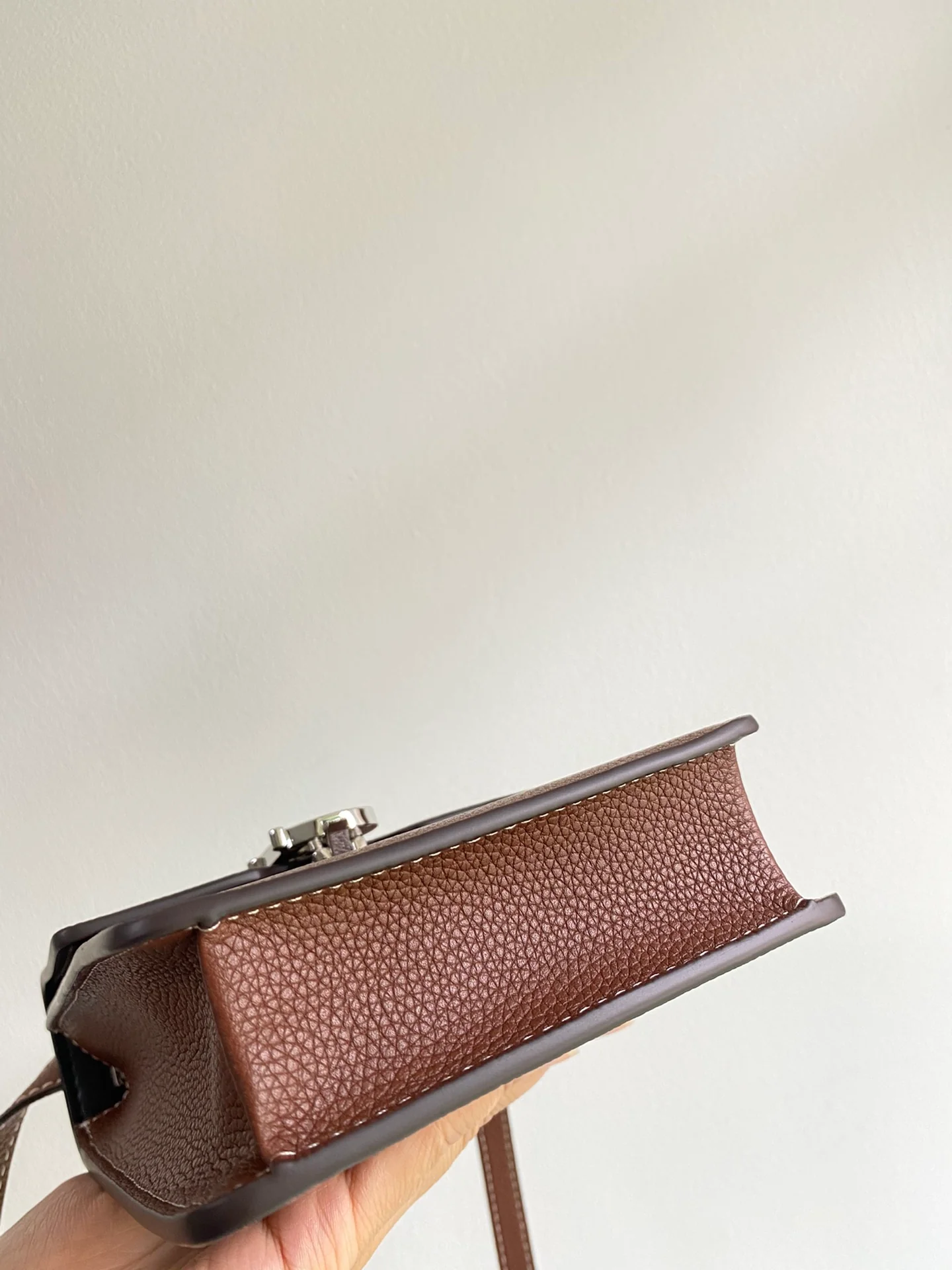 Сумка Burberry Robin - Чехол для мобильного телефона - Коричневая с серебристой фурнитурой