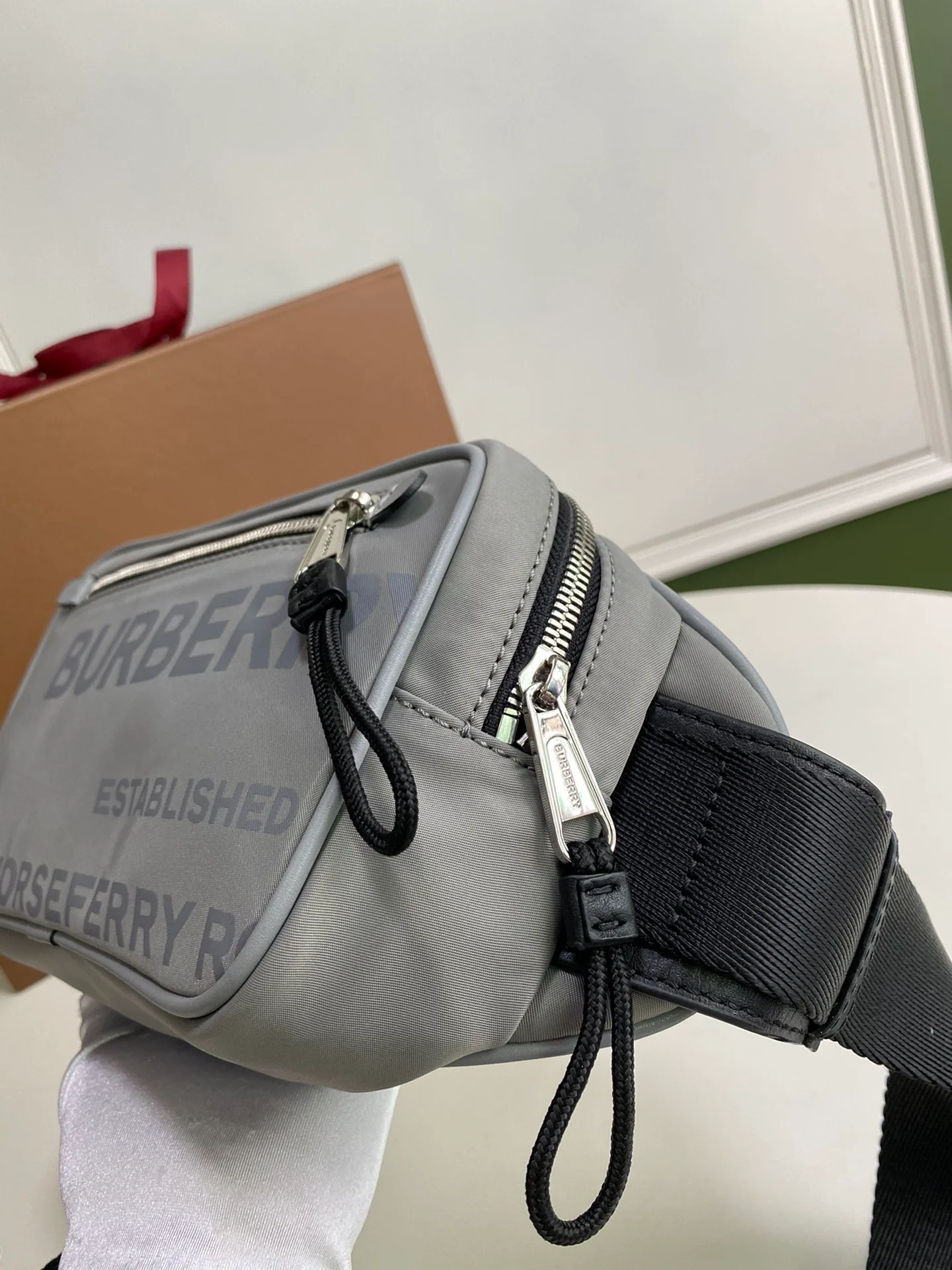 Поясная сумка Burberry Econyl - серая