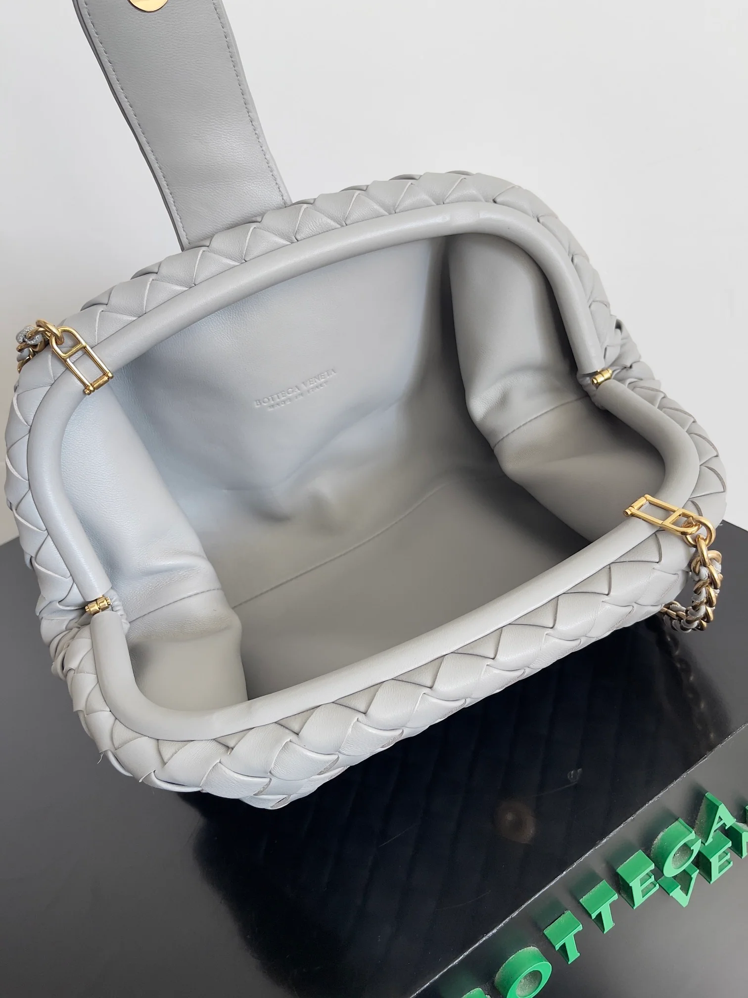 BV-lauren-clutch-chain clutch-grey