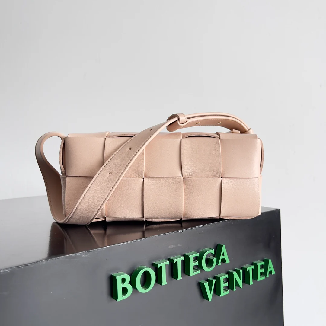 Сумка через плечо BV Brick Cassette - Новый цвет - Розовый корень лотоса