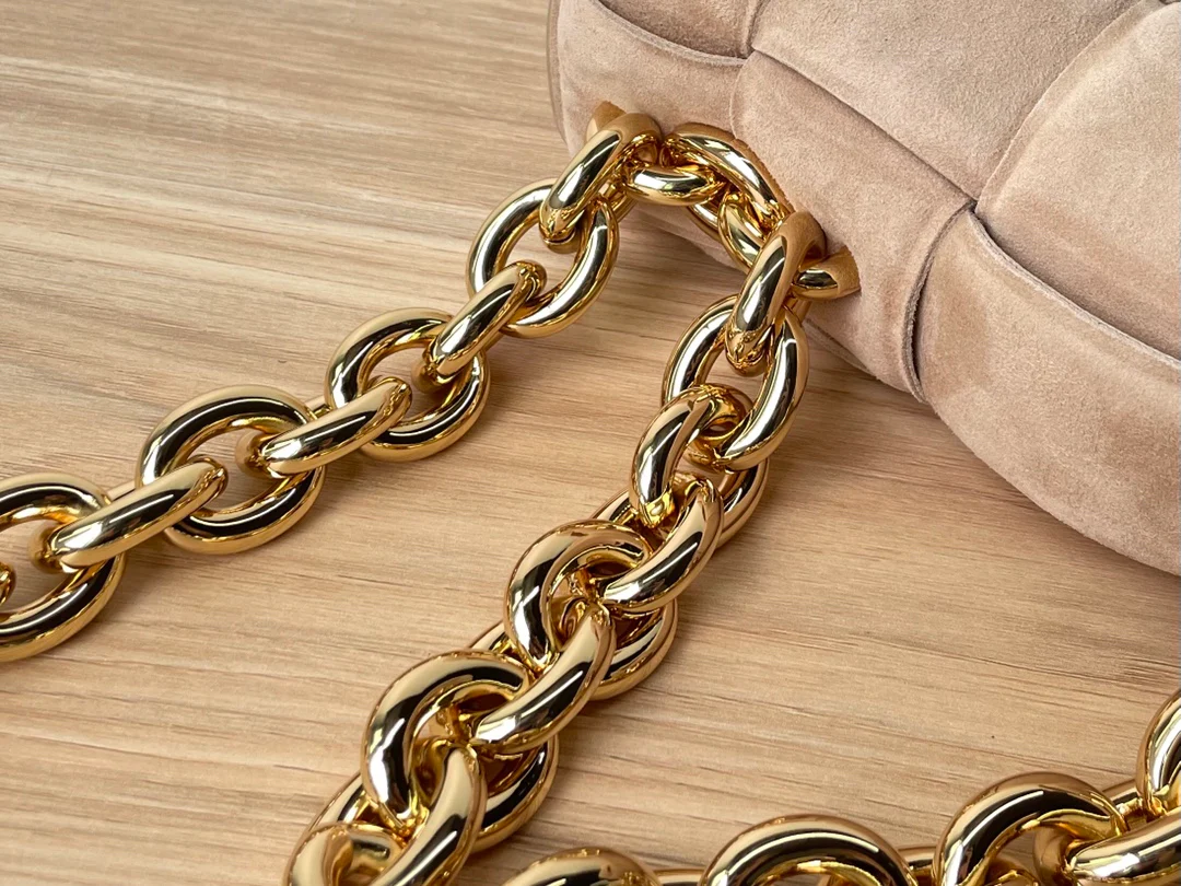 Сумка BV Chain Square Bag из овечьей кожи - 27x10x18 см