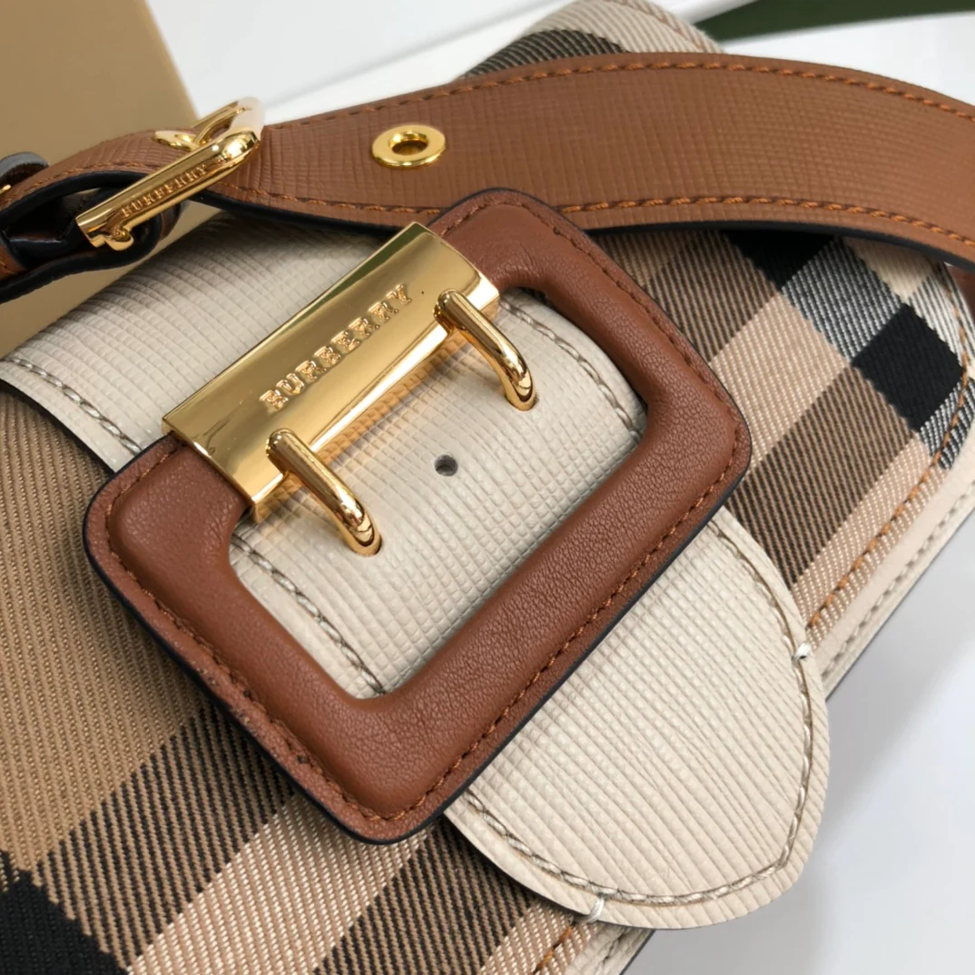 Сумка Burberry The Buckle, коричневая - 1 шт.
