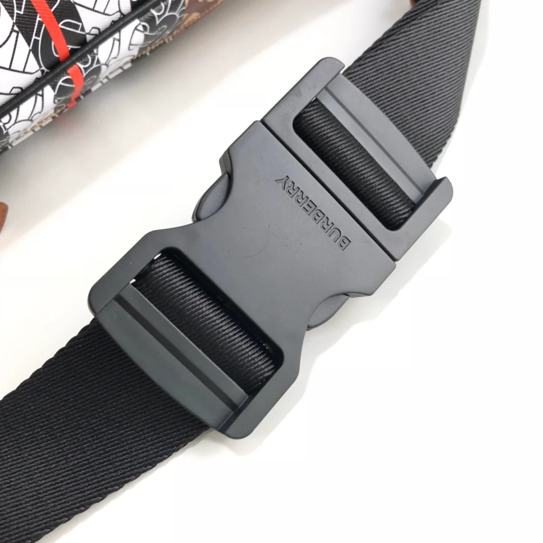 Burberry - Новая экологичная поясная сумка из парусины