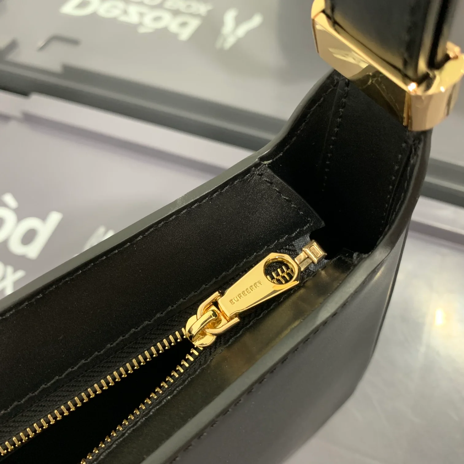 Новая сумка через плечо Burberry TB - черная.