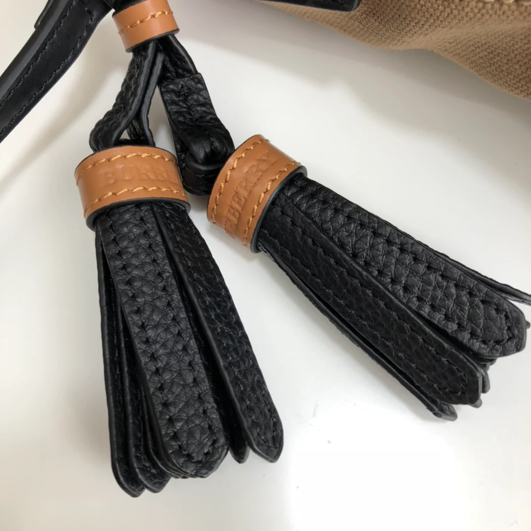 Сумка Burberry The Ashby - черная