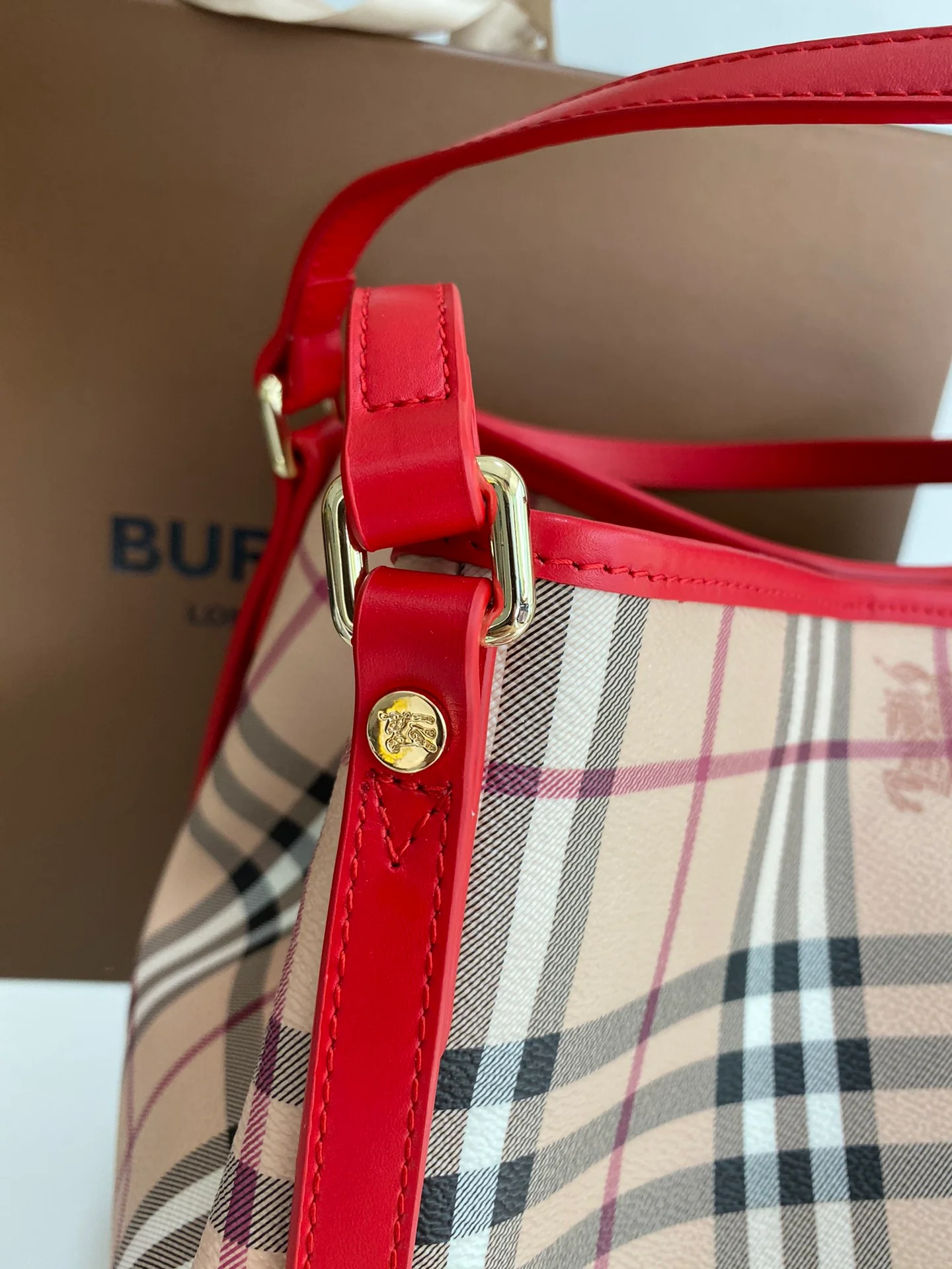 Классическая сумка Burberry для мамы и дочки - сумка-шоппер - красная