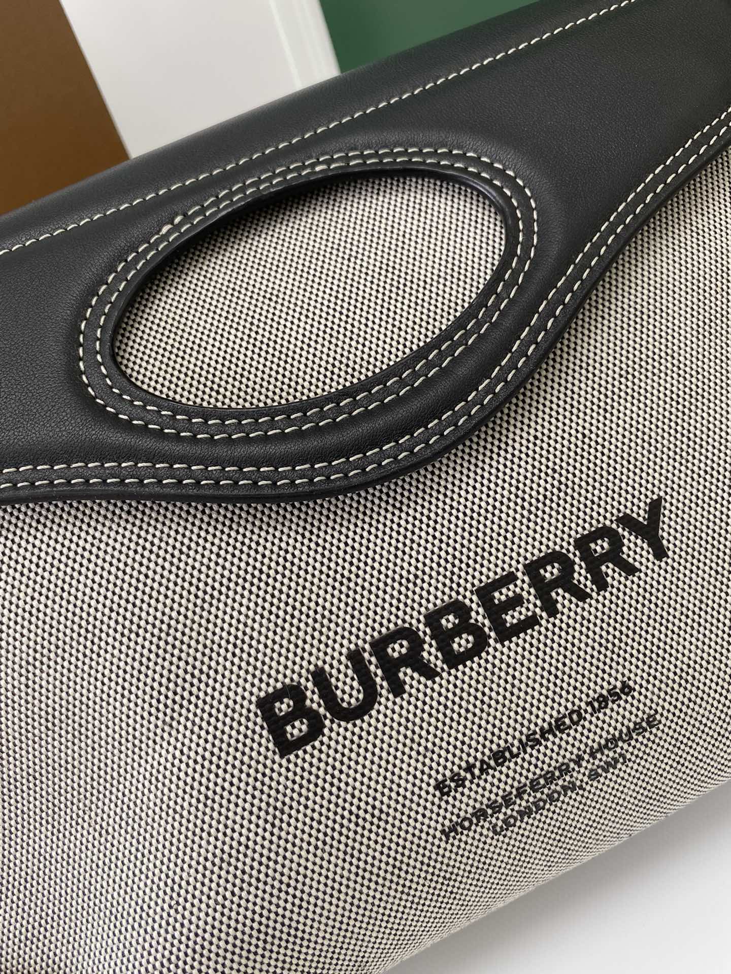 Новая сумка Burberry 2022 Pocket Bag - Postman