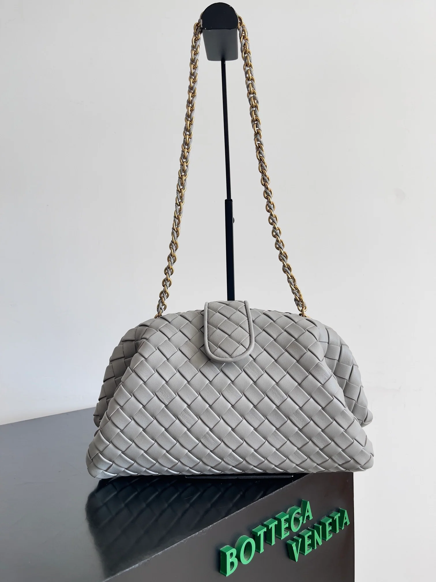 BV-lauren-clutch-chain clutch-grey