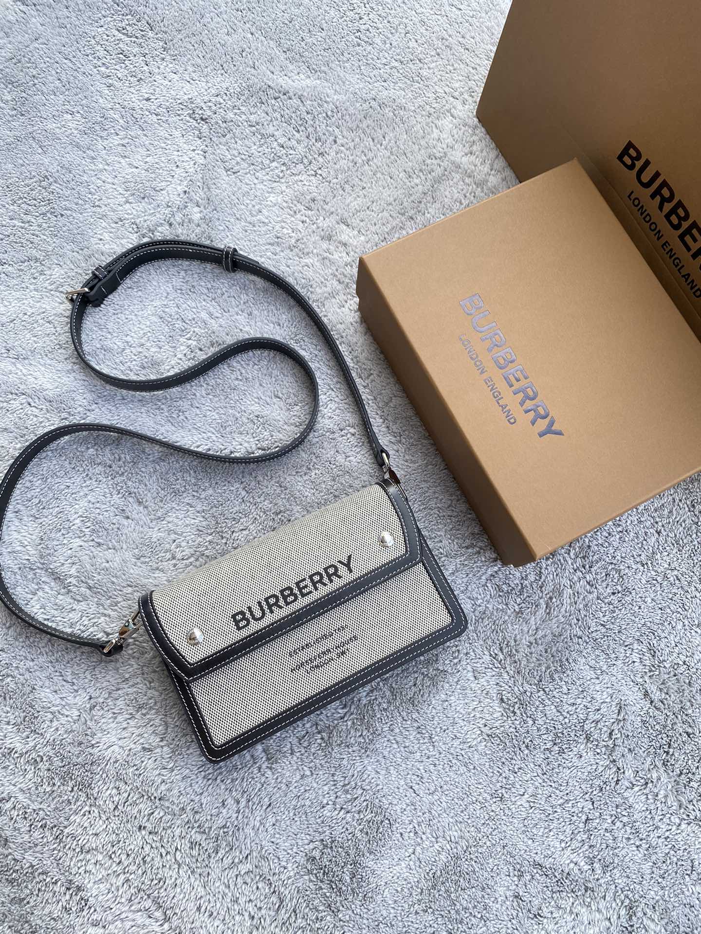 Burberry - Новейшая изысканная сумка через плечо