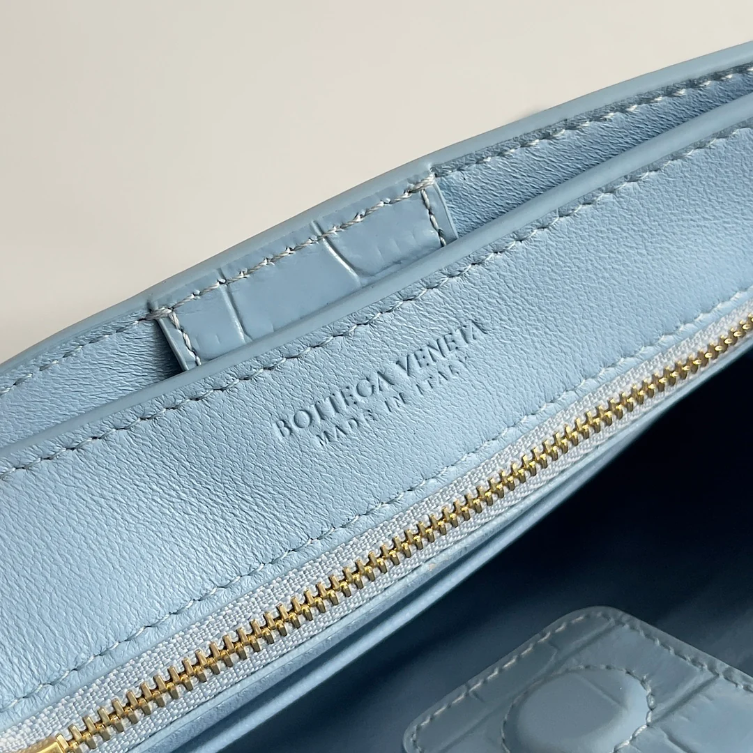 BV - Сумка Andiamo из кожи аллигатора - синяя