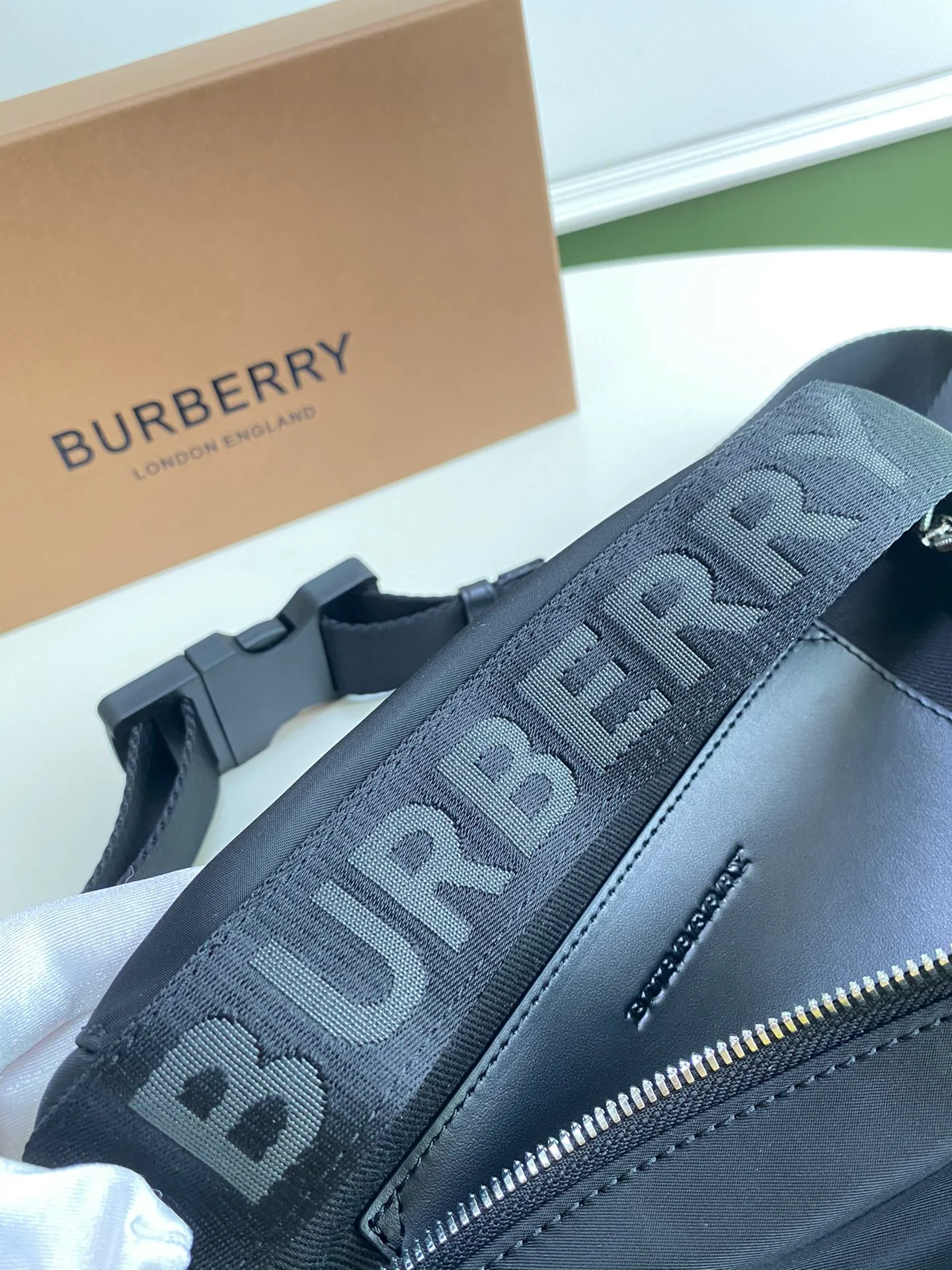 Поясная сумка Burberry из нейлона без рисунка