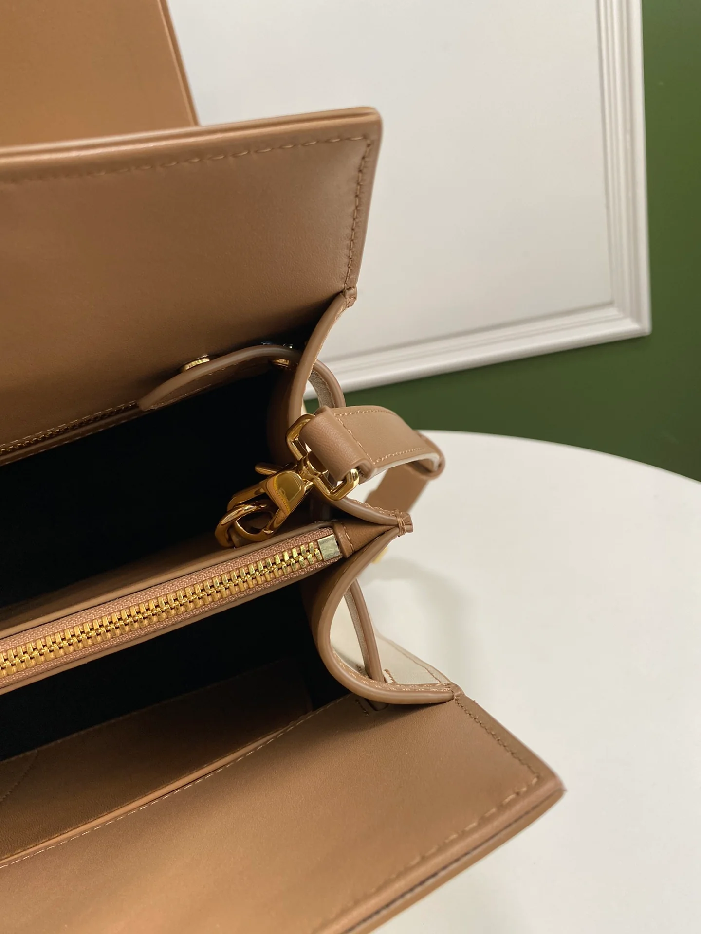 Burberry - Итальянская дубленая кожа - Title - Сумка Teller