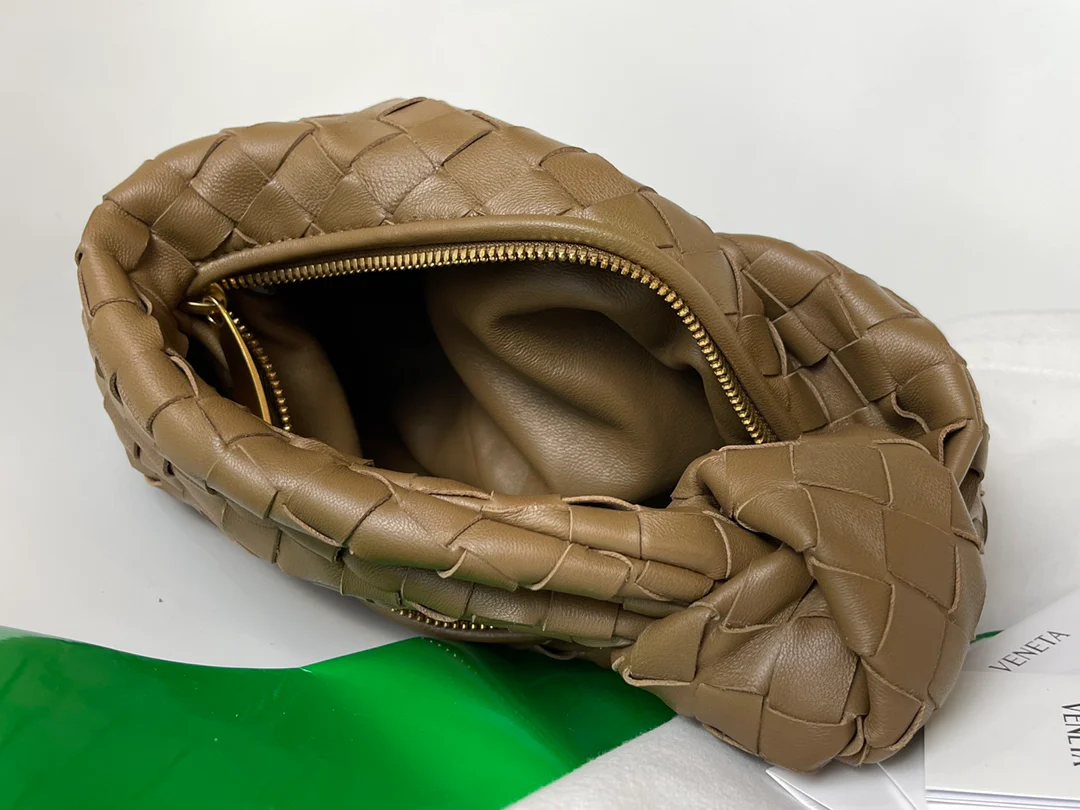 Сумка BV Mini Jodie Croissant Bag, 27x9x23 см.