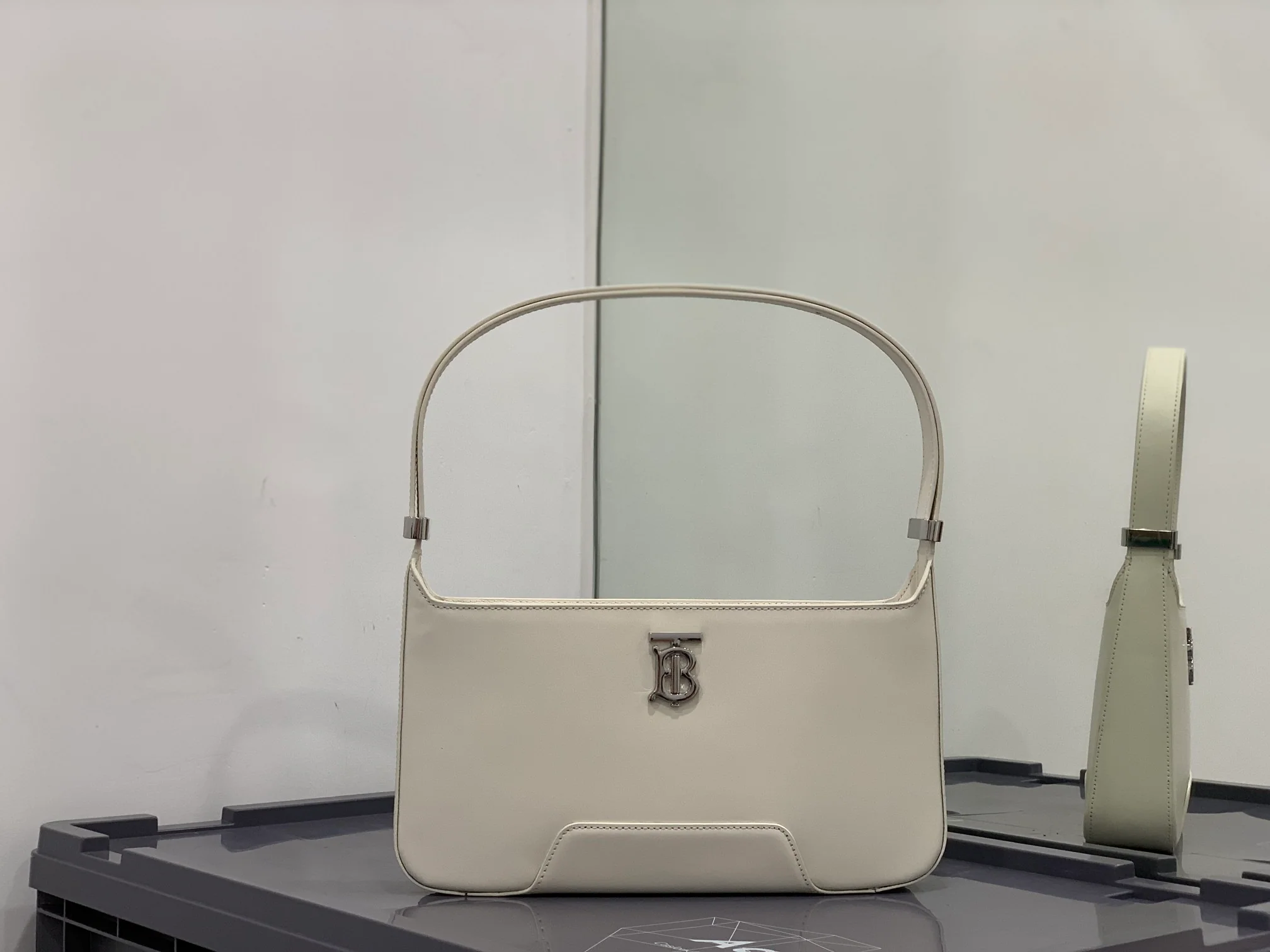 Новая сумка через плечо Burberry TB - белая.