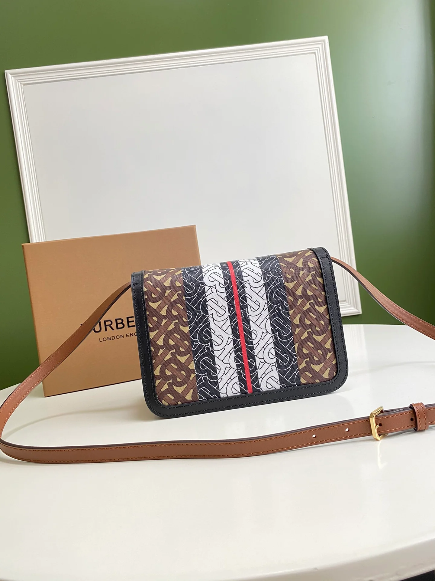 Burberry tb - Эксклюзивная сумка с логотипом и замком - Сумка с буквами