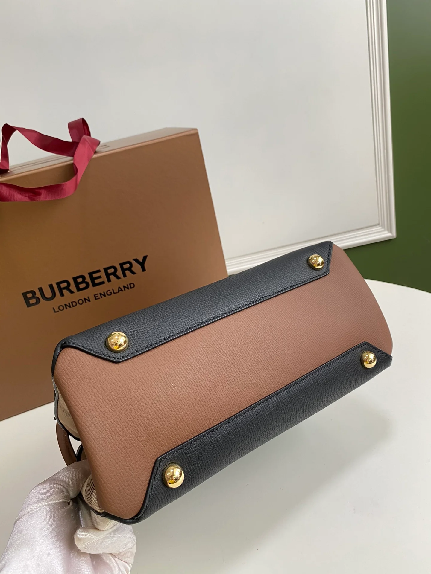 Сумка Burberry The Banner, 26 см, черно-коричневая.