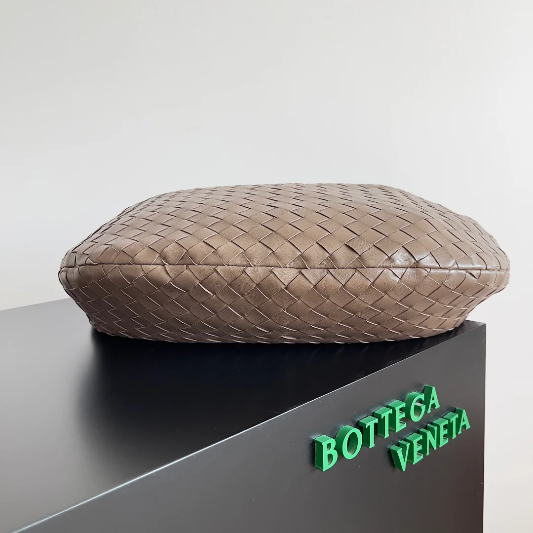 Сумка через плечо BV из замши, большая, шоколадно-коричневого цвета.